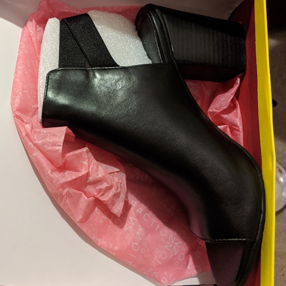 Kenneth Cole Reaction Black Wedge 9.5 New in Box